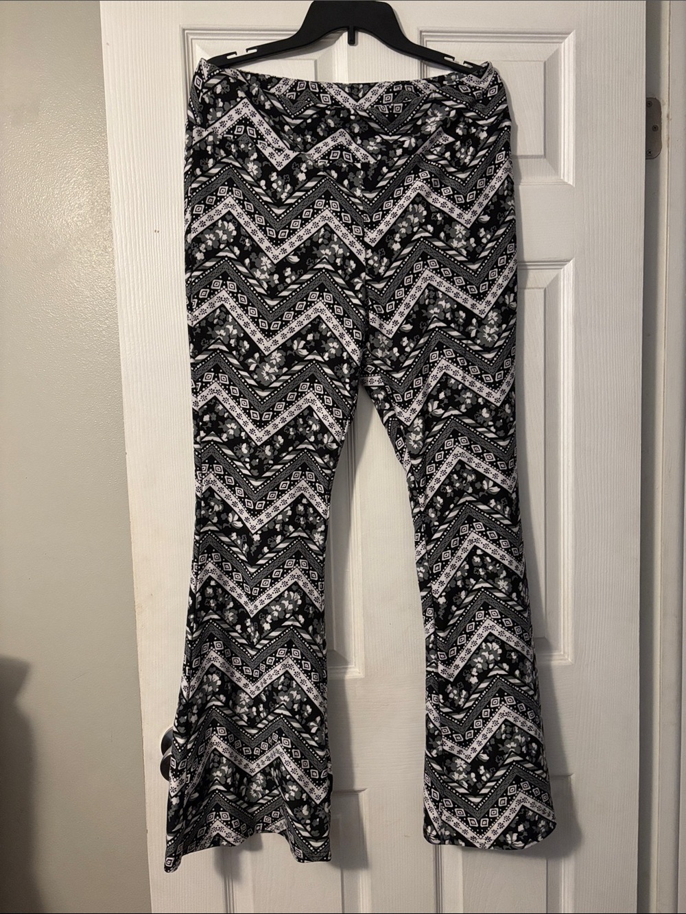 No Boundaries Black & White Chevron Floral Flare Leggings